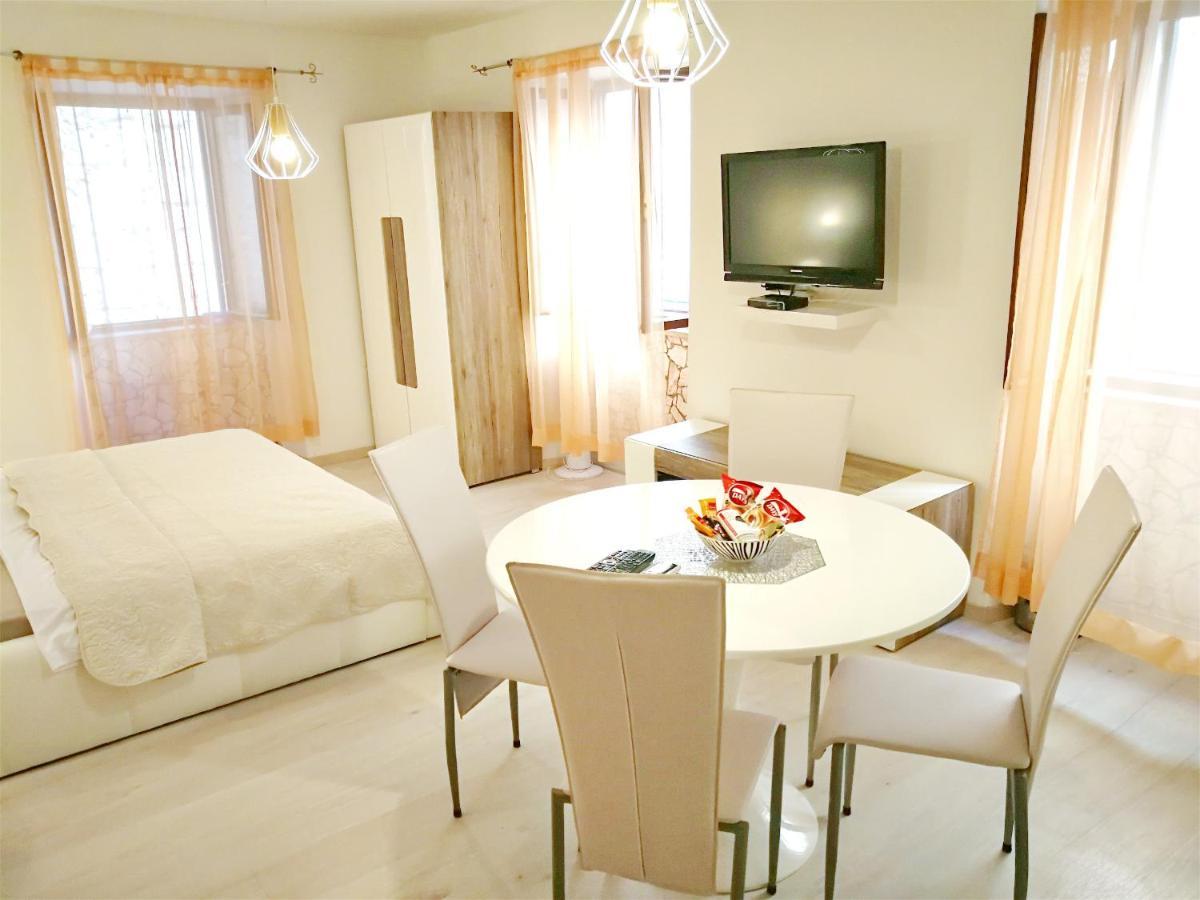 Apartments & Rooms As ヴィス 部屋 写真
