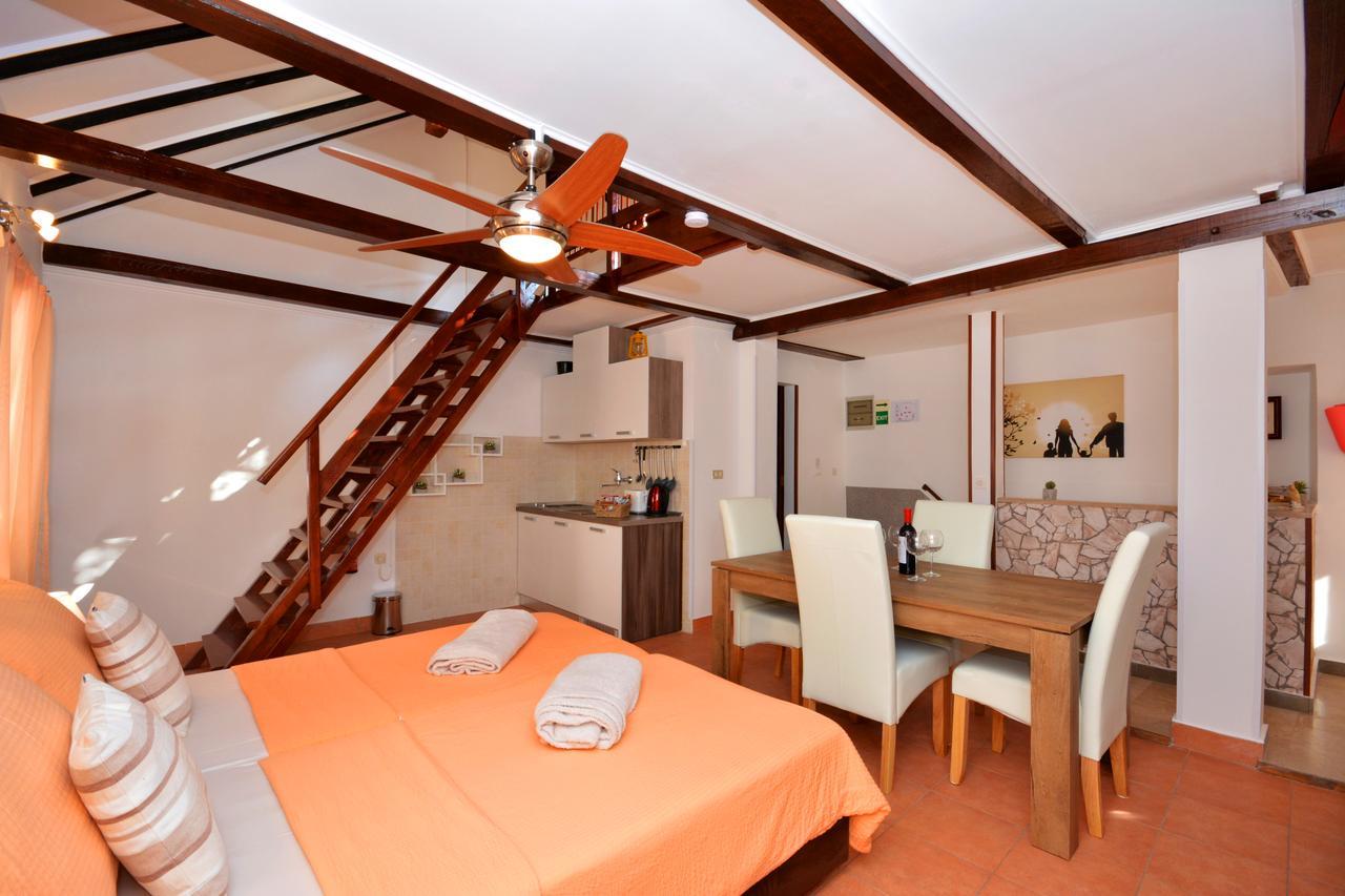 Apartments & Rooms As ヴィス エクステリア 写真